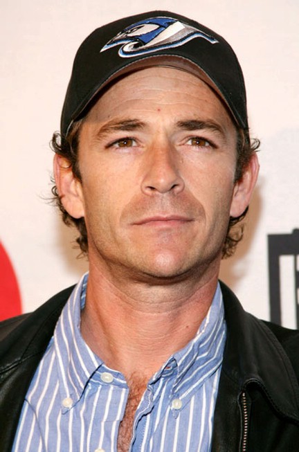 Two good things about Luke Perry:  He's older than I am and I've never seen him in a Yankees cap!  (I have no idea what the origins of this photo are)
